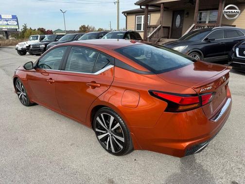 2020 Nissan Altima SR FWD