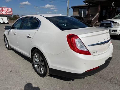 2015 Lincoln MKS Base