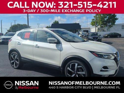 Pearl White Tricoat 2022 Nissan Rogue Sport SL