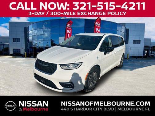 Bright White Clearcoat 2024 Chrysler Pacifica Hybrid Select