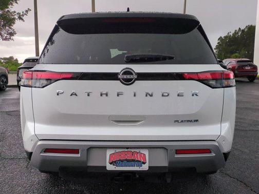 2025 Nissan Pathfinder Platinum FWD