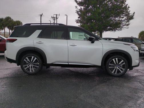 2025 Nissan Pathfinder Platinum FWD