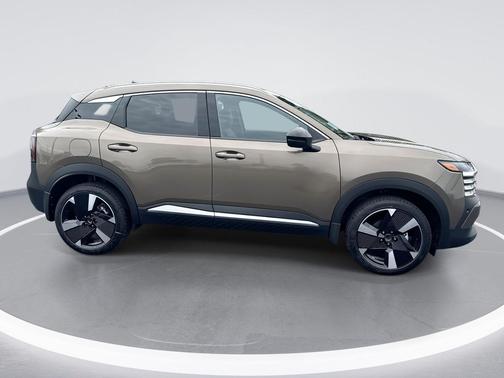 Canyon Bronze Metallic 2027 Nissan Kicks SR