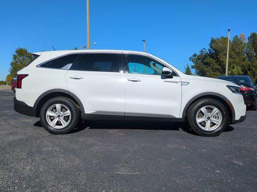 2023 Kia Sorento LX