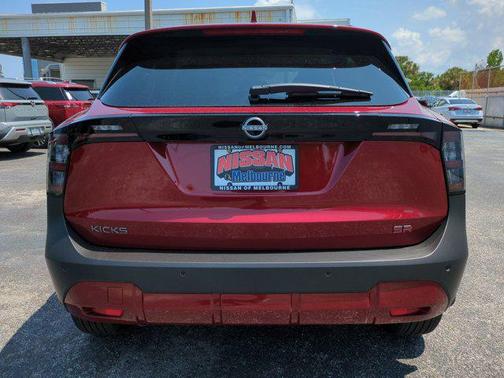 2025 Nissan Kicks SR