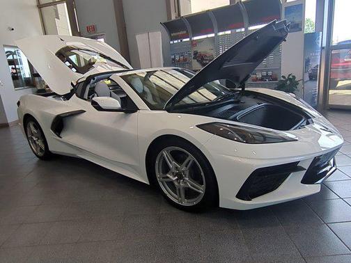 Arctic White 2025 Chevrolet Corvette Stingray w/3LT
