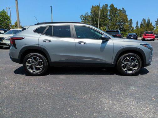 2024 Chevrolet Trax LT