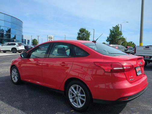 Race Red 2017 Ford Focus SE