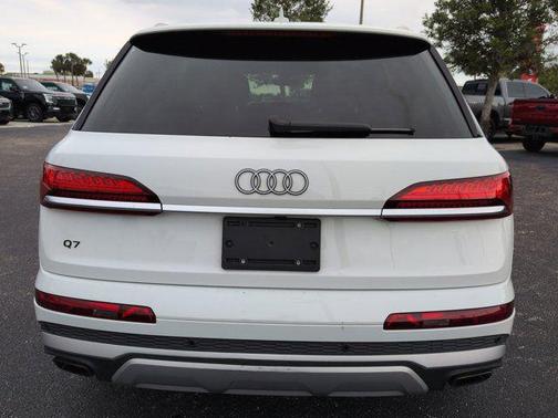 Carrara White 2025 Audi Q7 55 Premium Plus
