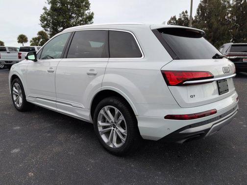 2025 Audi Q7 55 Premium Plus