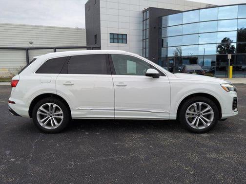 Carrara White 2025 Audi Q7 55 Premium Plus