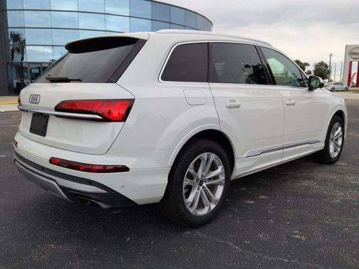 Carrara White 2025 Audi Q7 55 Premium Plus