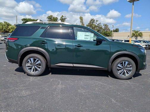 2025 Nissan Pathfinder SL FWD
