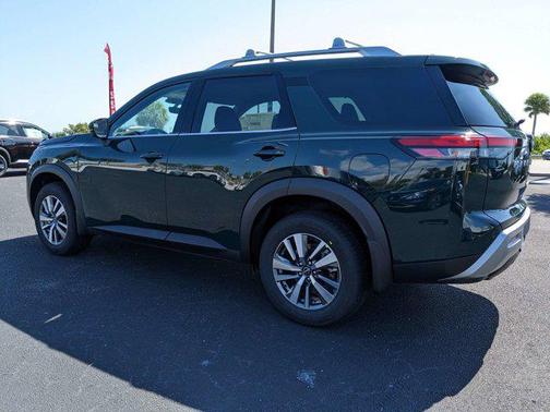 2025 Nissan Pathfinder SL FWD