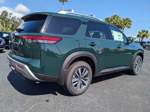 2025 Nissan Pathfinder SL FWD