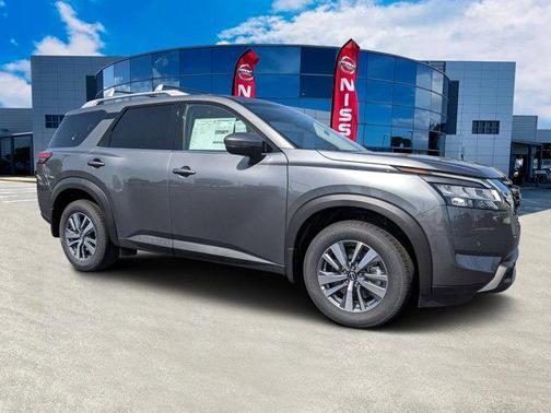 2025 Nissan Pathfinder SL FWD