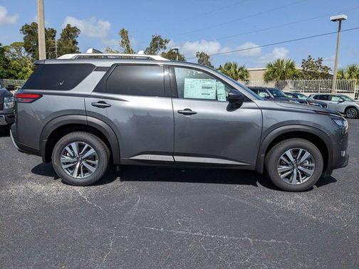 2025 Nissan Pathfinder SL FWD