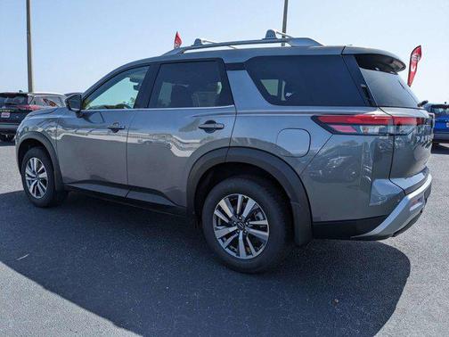 2025 Nissan Pathfinder SL FWD