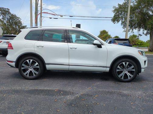 2017 Volkswagen Touareg V6 Wolfsburg Edition