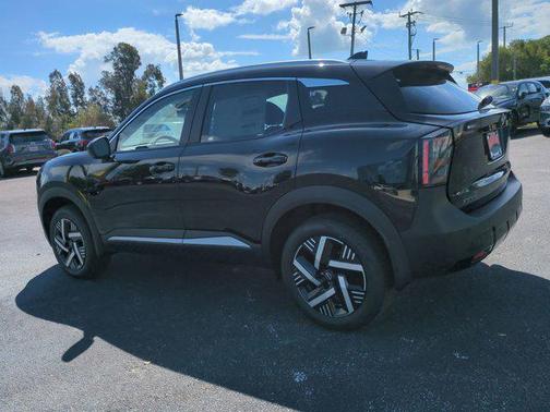 Super Black 2026 Nissan Kicks SV