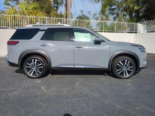 2025 Nissan Pathfinder Platinum FWD