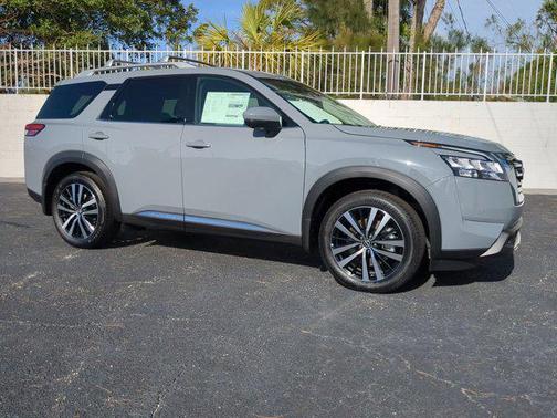 2025 Nissan Pathfinder Platinum FWD