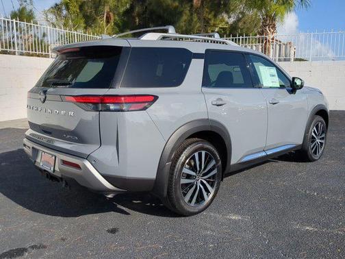 2025 Nissan Pathfinder Platinum FWD