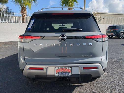 2025 Nissan Pathfinder Platinum FWD