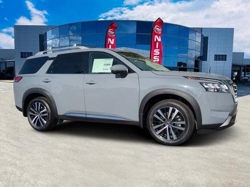 2025 Nissan Pathfinder Platinum FWD