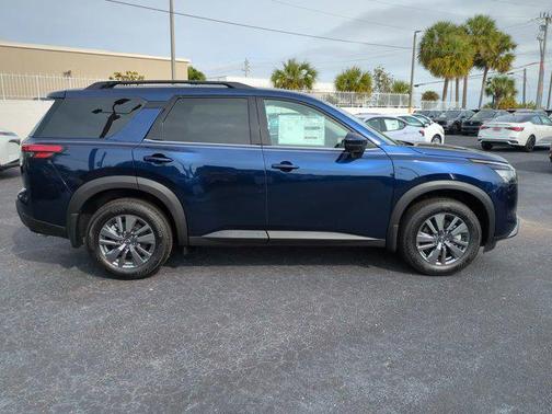 2025 Nissan Pathfinder SV FWD