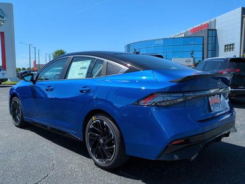 Bluestone Pearl/Super Black 2026 Nissan Sentra SR