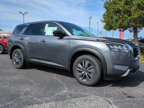 2025 Nissan Pathfinder S FWD