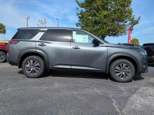 2025 Nissan Pathfinder S FWD