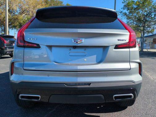 Argent Silver Metallic 2024 Cadillac XT4 Premium Luxury