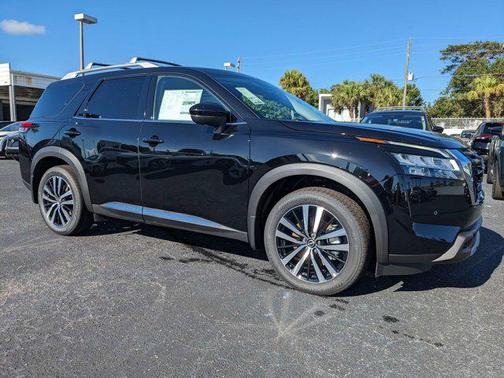 2025 Nissan Pathfinder Platinum FWD