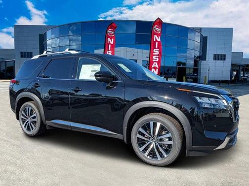 2025 Nissan Pathfinder Platinum FWD