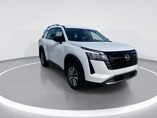 Everest White Pearl Tricoat 2026 Nissan Pathfinder SL