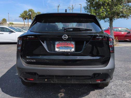 Super Black 2026 Nissan Kicks SV