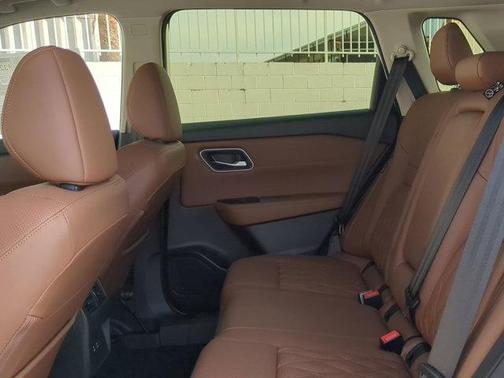 2025 Nissan Rogue Platinum
