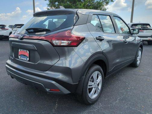 2025 Nissan Kicks S