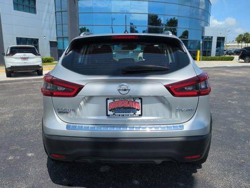 Brilliant Silver Metallic 2022 Nissan Rogue Sport SV