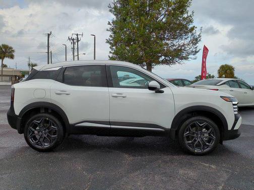 Aspen White Tricoat 2026 Nissan Kicks SR