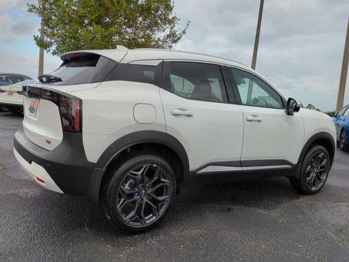 Aspen White Tricoat 2026 Nissan Kicks SR