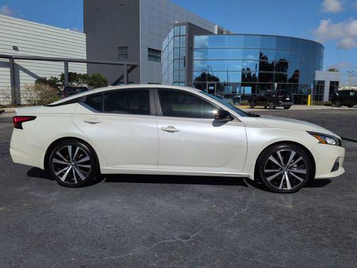 2020 Nissan Altima SR FWD