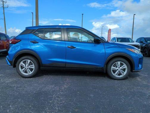 2025 Nissan Kicks S