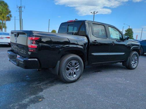 2025 Nissan Frontier SV