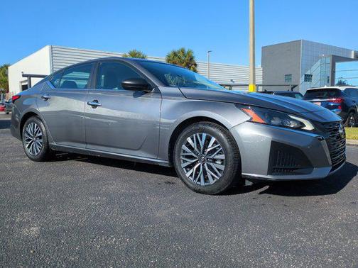 Gun Metallic 2024 Nissan Altima 2.5 SV