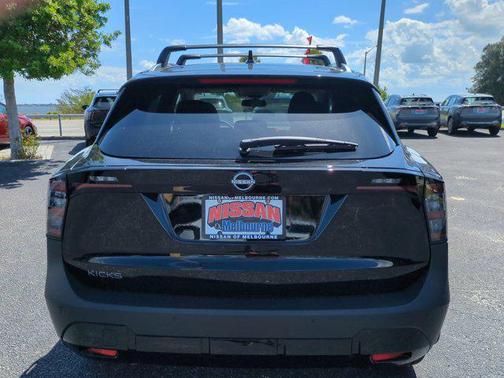 Super Black 2026 Nissan Kicks SV