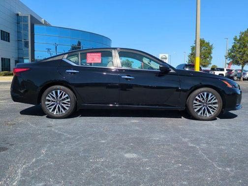 Super Black 2025 Nissan Altima 2.5 SV