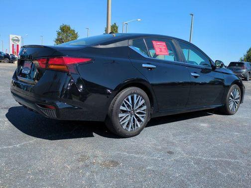 Super Black 2025 Nissan Altima 2.5 SV